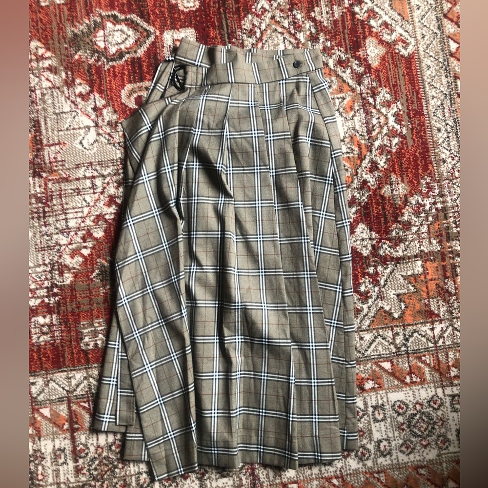 Long checkered skit